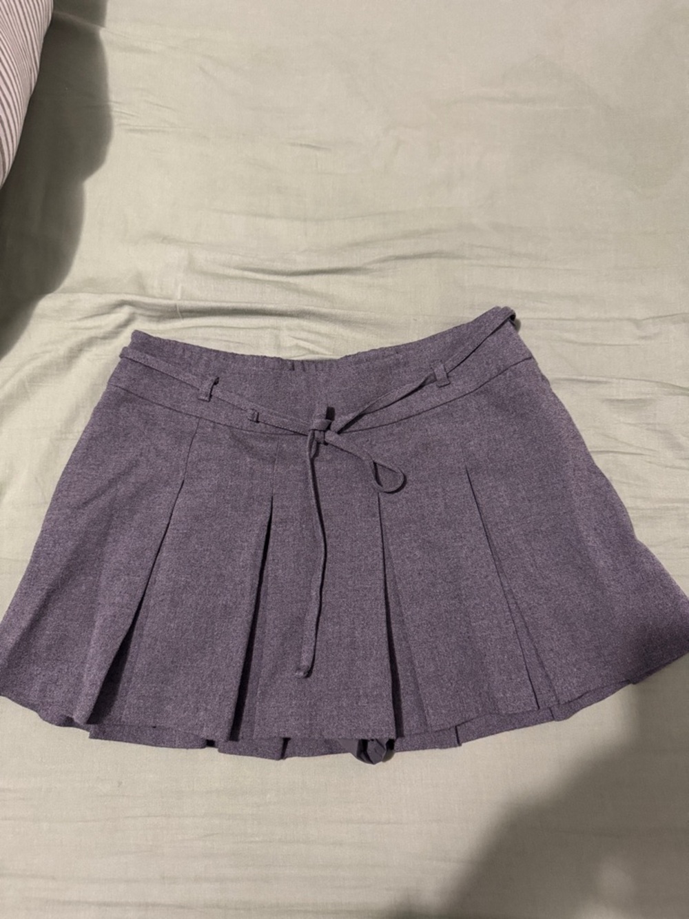 Hollister Mid-Rise Pleated Mini Skort (Gray)